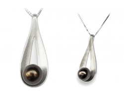 "Amy" black pearl pendant