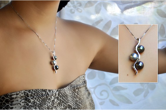 "Trio" Tahitian pearls on silver pendant
