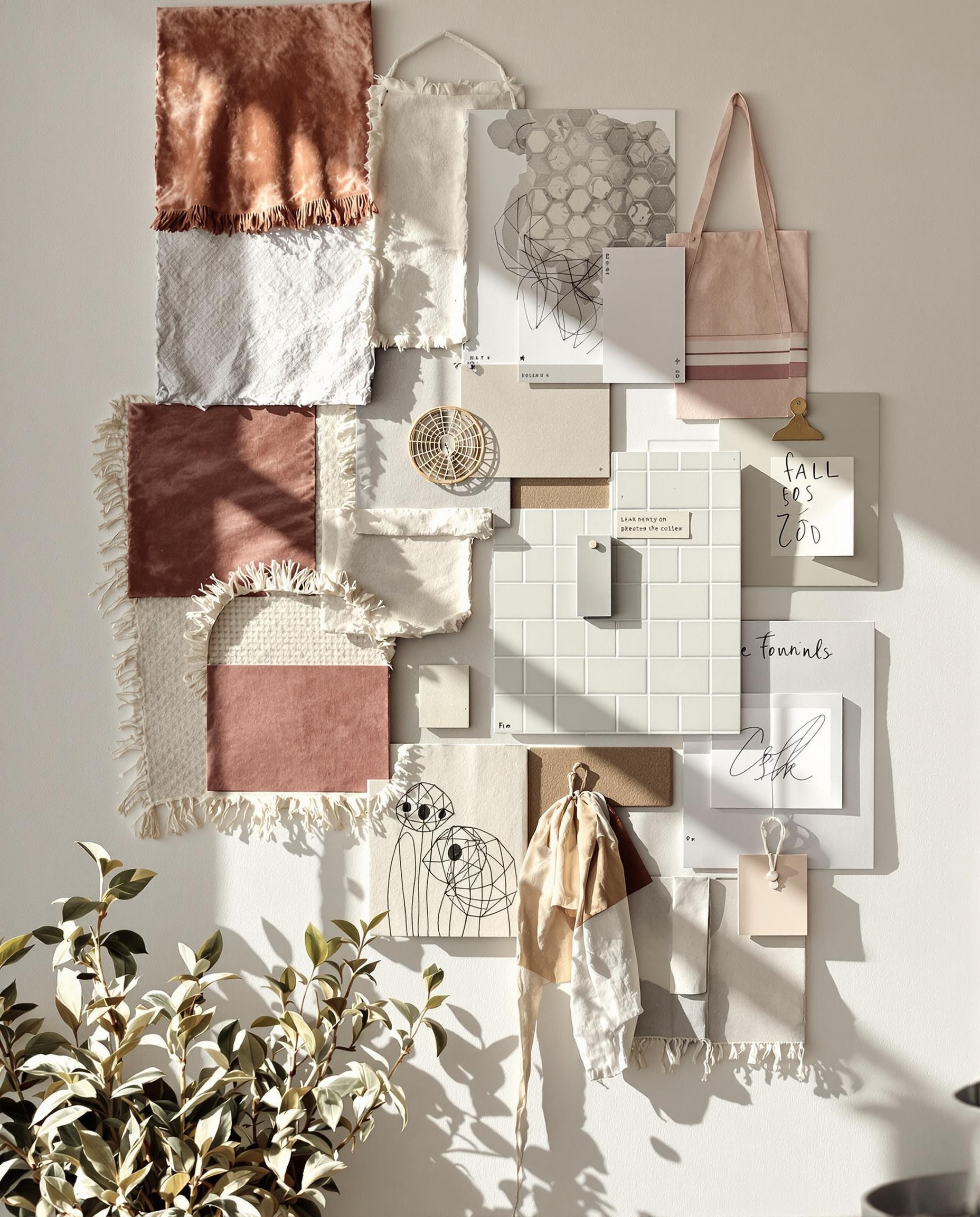 Collage réaliste de textures et couleurs variées sur un mur – symbolique du moodboard déco