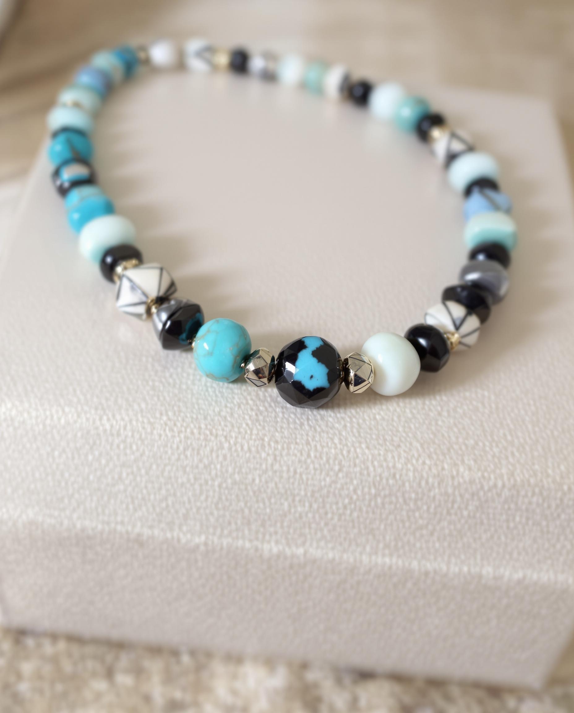 Collier Heishi turquoise authentique avec des perles complémentaires