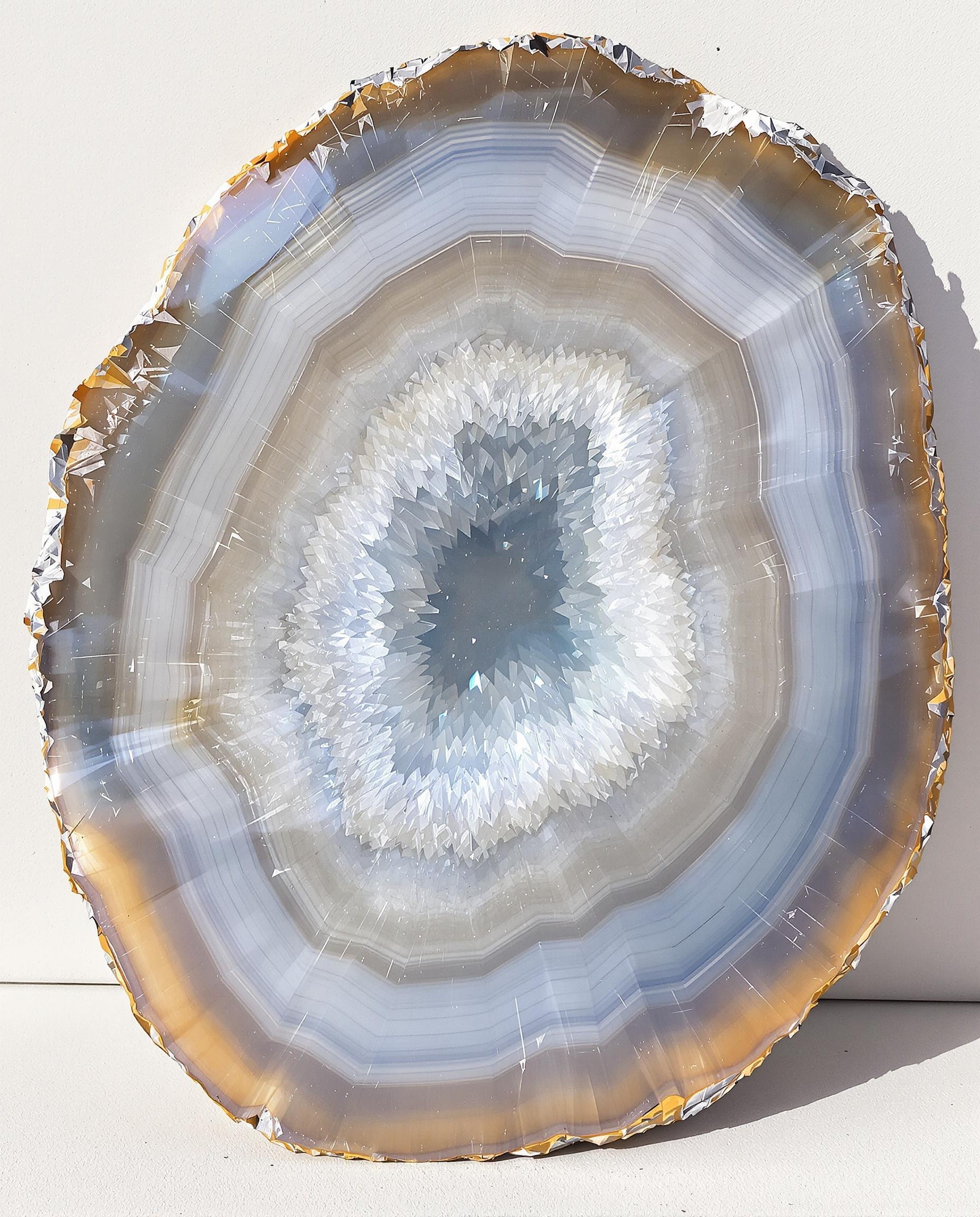 Géode d’Agate du Brésil coupée, révélant des bandes concentriques