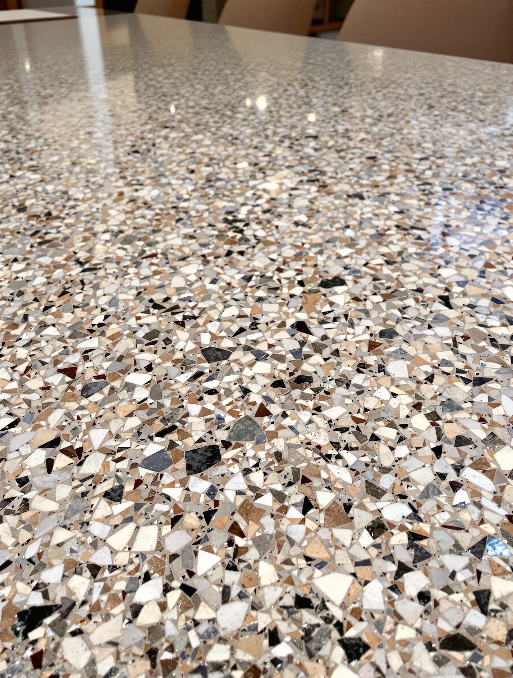 Gros plan sur plan de travail en terrazzo véritable texture marbre quartz
