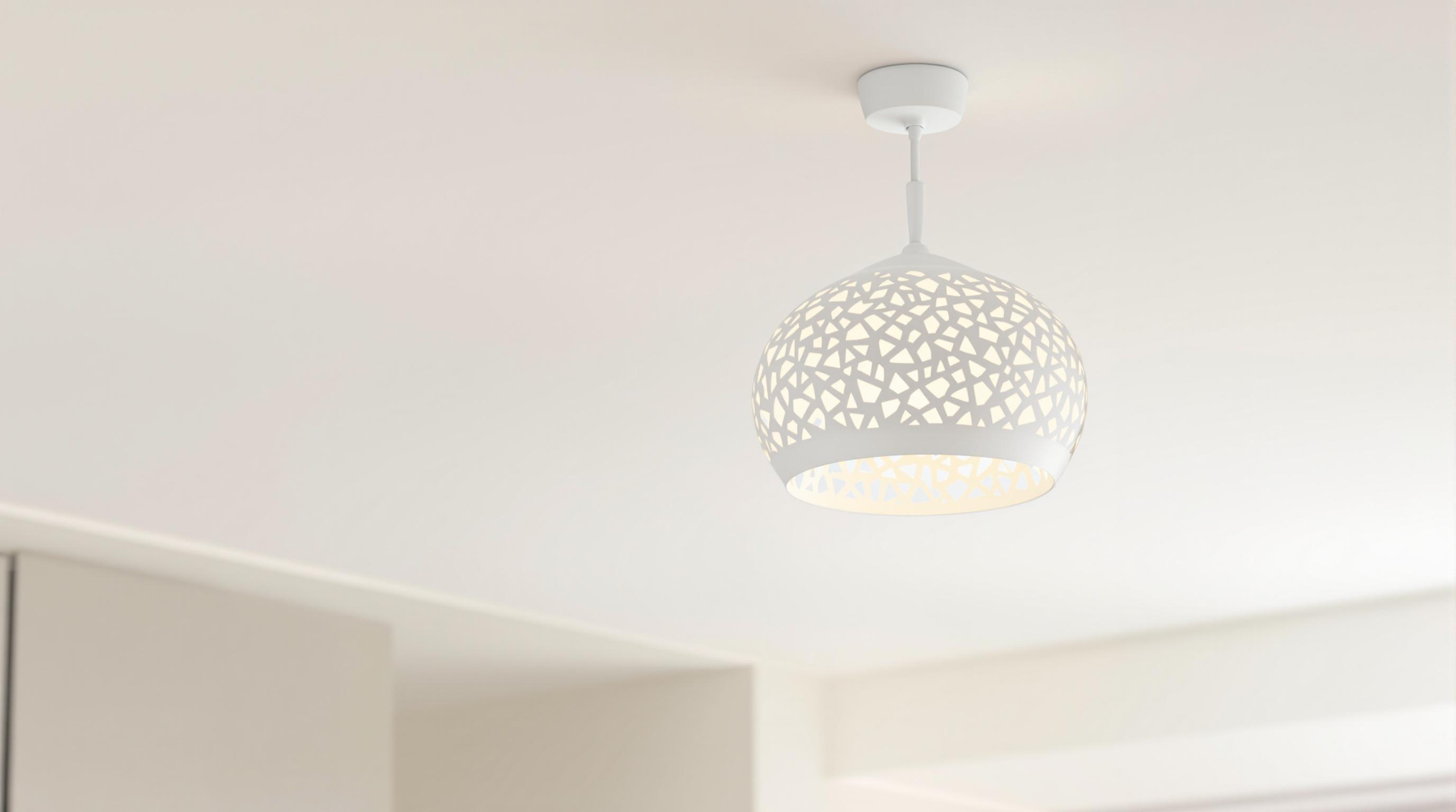 Lustre compact Philips avec dôme ajouré blanc dans un salon moderne