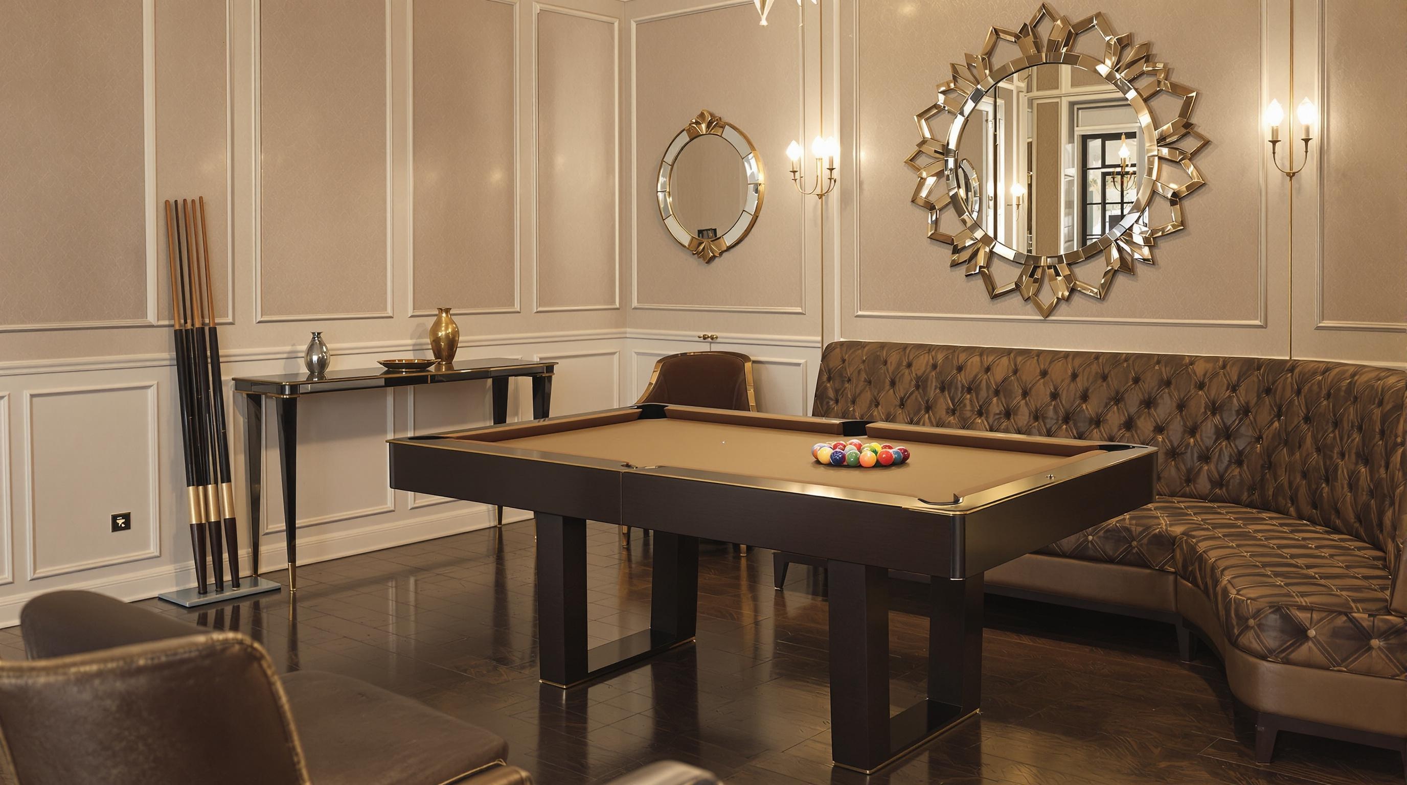 Salle de billard élégante meubles convertibles fauteuil club miroir biseauté