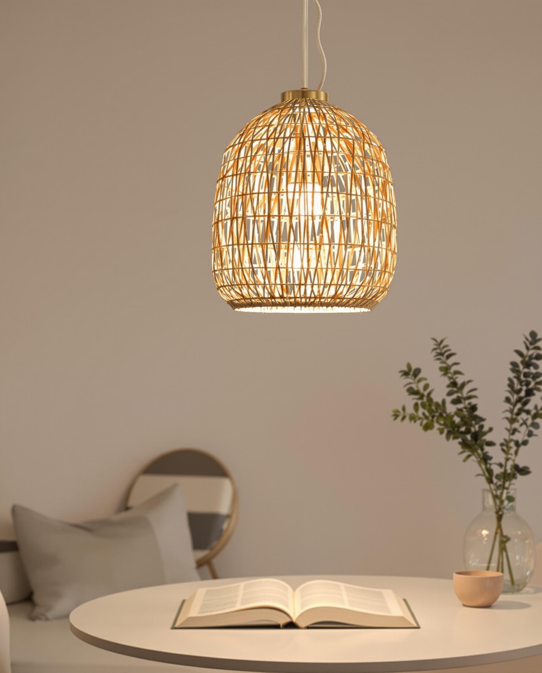Suspension Pale Georges dans un salon moderne – lumière douce et détails en coton, rotin et laiton